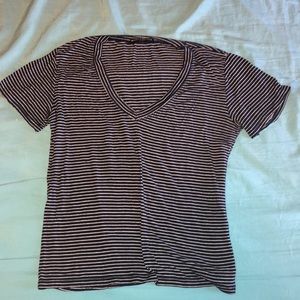 BRANDY MELVILLE V-NECK TOP